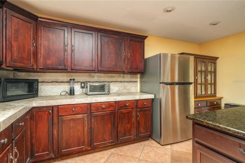 House in Frostproof, Florida 4 bedrooms, 361.95 sq.m. № 1909297 - photo 14
