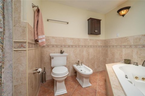 House in Frostproof, Florida 4 bedrooms, 361.95 sq.m. № 1909297 - photo 26