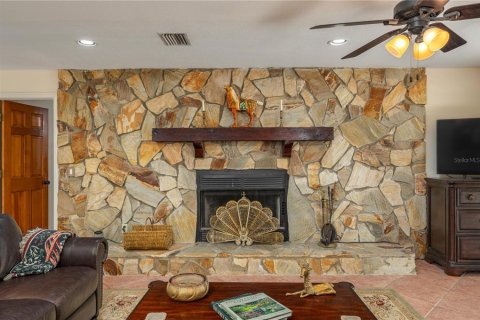 House in Frostproof, Florida 4 bedrooms, 361.95 sq.m. № 1909297 - photo 11