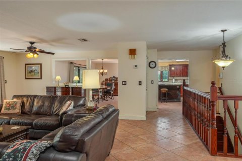 House in Frostproof, Florida 4 bedrooms, 361.95 sq.m. № 1909297 - photo 9