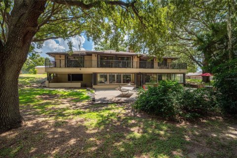 House in Frostproof, Florida 4 bedrooms, 361.95 sq.m. № 1909297 - photo 1