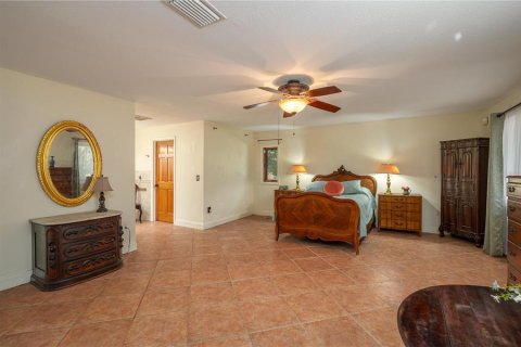 House in Frostproof, Florida 4 bedrooms, 361.95 sq.m. № 1909297 - photo 19