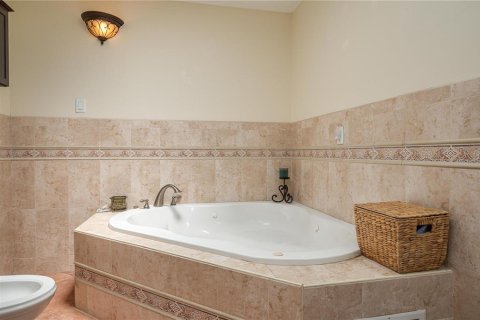 House in Frostproof, Florida 4 bedrooms, 361.95 sq.m. № 1909297 - photo 25