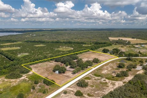 House in Frostproof, Florida 4 bedrooms, 361.95 sq.m. № 1909297 - photo 6
