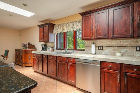 House in Frostproof, Florida 4 bedrooms, 361.95 sq.m. № 1909297 - photo 13