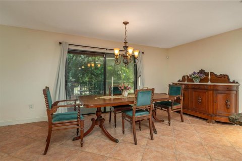 House in Frostproof, Florida 4 bedrooms, 361.95 sq.m. № 1909297 - photo 16