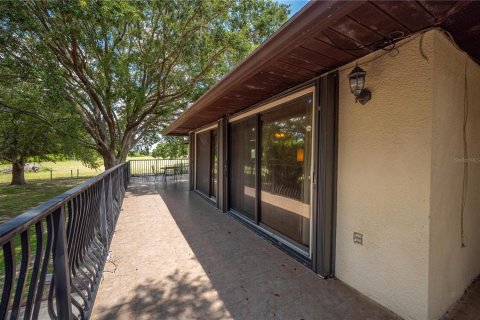 House in Frostproof, Florida 4 bedrooms, 361.95 sq.m. № 1909297 - photo 27