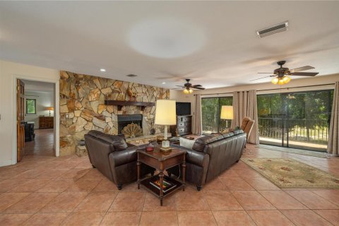 House in Frostproof, Florida 4 bedrooms, 361.95 sq.m. № 1909297 - photo 8