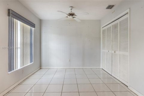 Townhouse in Miami, Florida 3 bedrooms, 91.04 sq.m. № 1986584 - photo 14