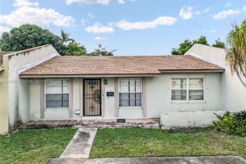 Townhouse in Miami, Florida 3 bedrooms, 91.04 sq.m. № 1986584 - photo 1