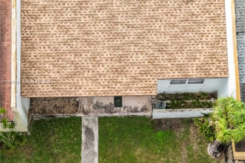 Townhouse in Miami, Florida 3 bedrooms, 91.04 sq.m. № 1986584 - photo 18