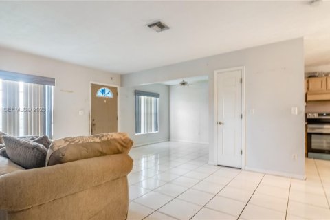 Townhouse in Miami, Florida 3 bedrooms, 91.04 sq.m. № 1986584 - photo 5
