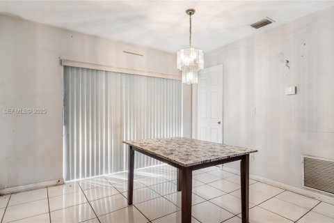 Townhouse in Miami, Florida 3 bedrooms, 91.04 sq.m. № 1986584 - photo 11