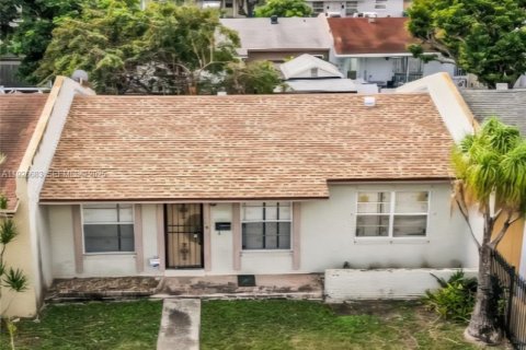 Townhouse in Miami, Florida 3 bedrooms, 91.04 sq.m. № 1986584 - photo 17