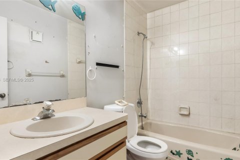 Townhouse in Miami, Florida 3 bedrooms, 91.04 sq.m. № 1986584 - photo 15