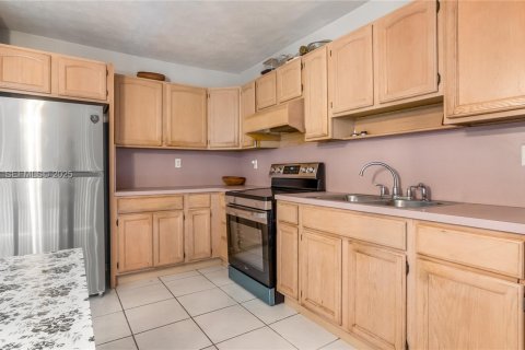 Townhouse in Miami, Florida 3 bedrooms, 91.04 sq.m. № 1986584 - photo 10