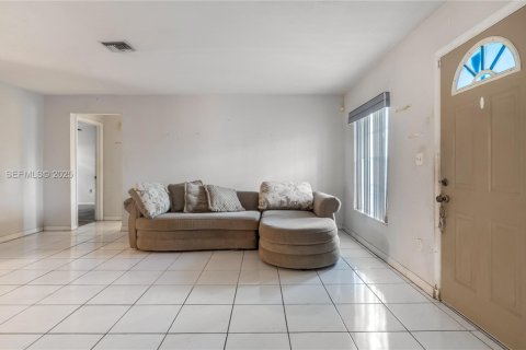 Townhouse in Miami, Florida 3 bedrooms, 91.04 sq.m. № 1986584 - photo 3