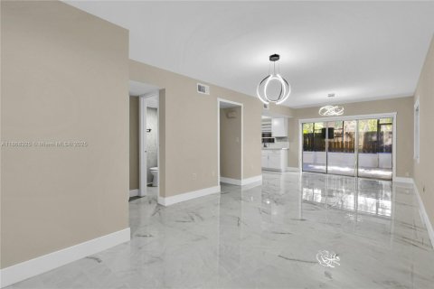 Touwnhouse à vendre à Cooper City, Floride: 3 chambres, 135.54 m2 № 1922961 - photo 3