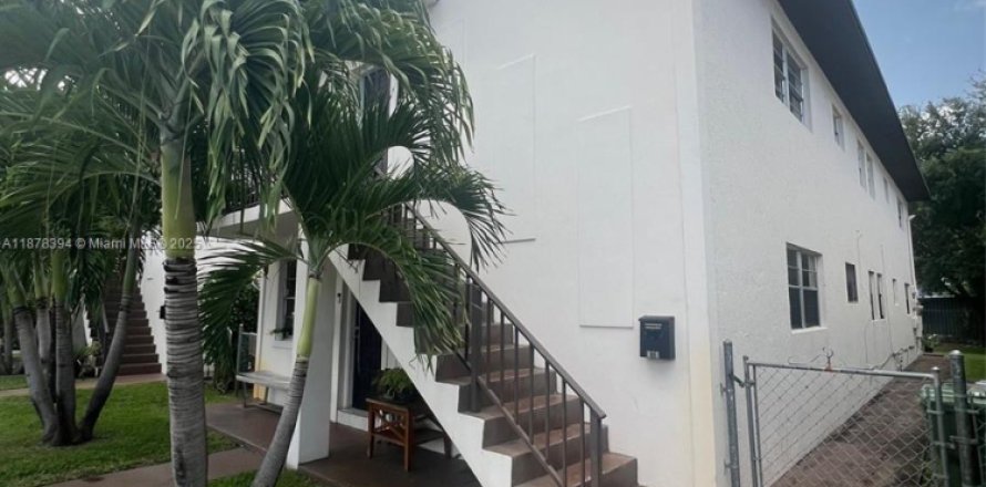 House in Hialeah, Florida 2 bedrooms, 83.61 sq.m. № 1923411