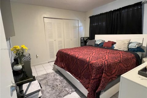 House in Hialeah, Florida 2 bedrooms, 83.61 sq.m. № 1923411 - photo 9