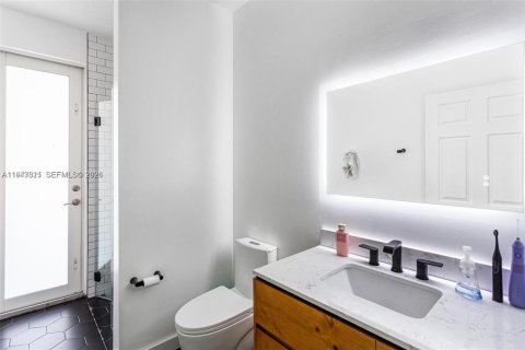 Casa en alquiler en Miami, Florida, 6 dormitorios, 377.74 m2 № 2003903 - foto 5
