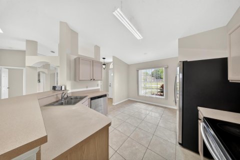 Villa ou maison à vendre à Port St. Lucie, Floride: 3 chambres, 147.25 m2 № 2086021 - photo 7