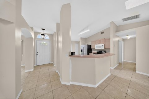 Villa ou maison à vendre à Port St. Lucie, Floride: 3 chambres, 147.25 m2 № 2086021 - photo 6