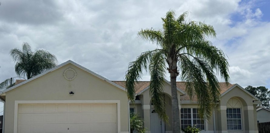Villa ou maison à Port St. Lucie, Floride 3 chambres, 147.25 m2 № 2086021