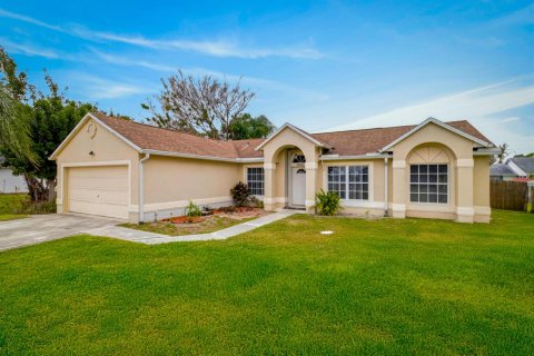 Villa ou maison à vendre à Port St. Lucie, Floride: 3 chambres, 147.25 m2 № 2086021 - photo 2