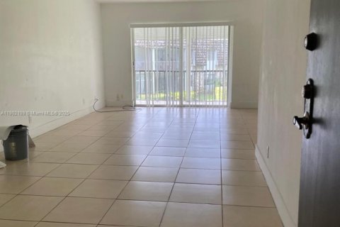 Apartamento en alquiler en Oakland Park, Florida, 1 dormitorio, 70.61 m2 № 1953600 - foto 7