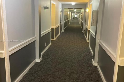 Apartamento en alquiler en Oakland Park, Florida, 1 dormitorio, 70.61 m2 № 1953600 - foto 3