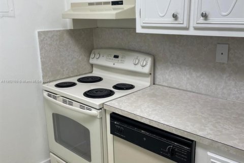 Apartamento en alquiler en Oakland Park, Florida, 1 dormitorio, 70.61 m2 № 1953600 - foto 12