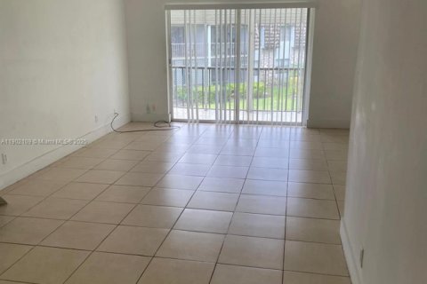 Apartamento en alquiler en Oakland Park, Florida, 1 dormitorio, 70.61 m2 № 1953600 - foto 6