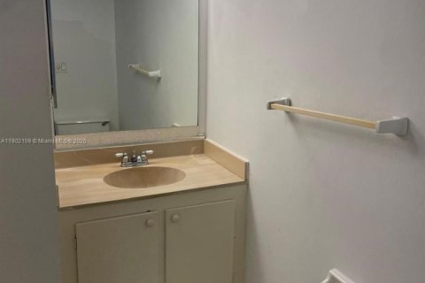 Apartamento en alquiler en Oakland Park, Florida, 1 dormitorio, 70.61 m2 № 1953600 - foto 18