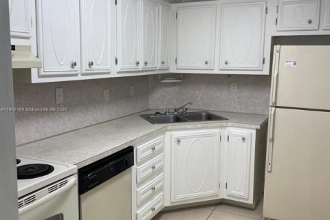 Apartamento en alquiler en Oakland Park, Florida, 1 dormitorio, 70.61 m2 № 1953600 - foto 10