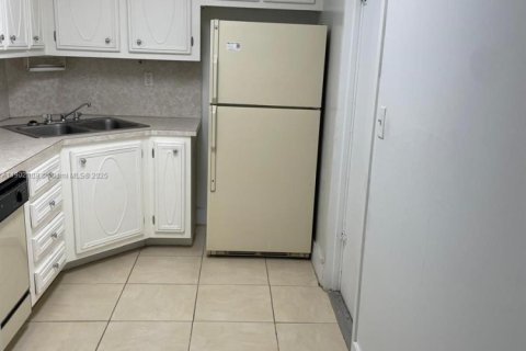 Apartamento en alquiler en Oakland Park, Florida, 1 dormitorio, 70.61 m2 № 1953600 - foto 11
