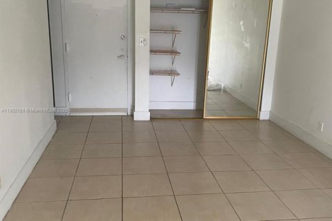 Apartamento en alquiler en Oakland Park, Florida, 1 dormitorio, 70.61 m2 № 1953600 - foto 5