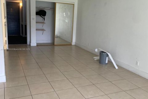 Apartamento en alquiler en Oakland Park, Florida, 1 dormitorio, 70.61 m2 № 1953600 - foto 8