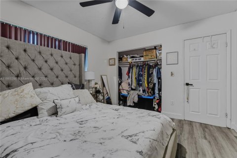 Villa ou maison à vendre à Miami Gardens, Floride: 4 chambres, 267.28 m2 № 1892910 - photo 24