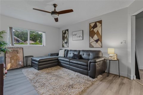 Villa ou maison à vendre à Miami Gardens, Floride: 4 chambres, 267.28 m2 № 1892910 - photo 20