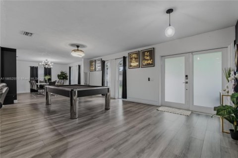 Villa ou maison à vendre à Miami Gardens, Floride: 4 chambres, 267.28 m2 № 1892910 - photo 16