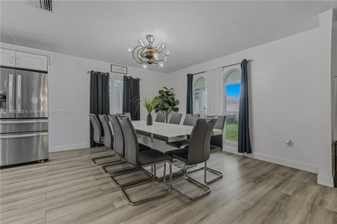 Villa ou maison à vendre à Miami Gardens, Floride: 4 chambres, 267.28 m2 № 1892910 - photo 6