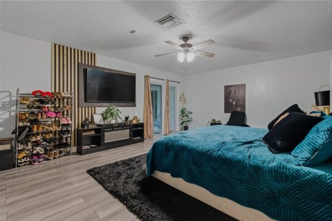 Villa ou maison à vendre à Miami Gardens, Floride: 4 chambres, 267.28 m2 № 1892910 - photo 28