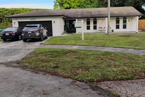 Casa en venta en Miami Gardens, Florida, 3 dormitorios, 267.28 m2 № 1892910 - foto 1