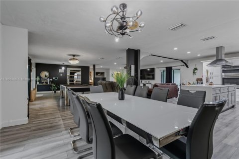 Villa ou maison à vendre à Miami Gardens, Floride: 4 chambres, 267.28 m2 № 1892910 - photo 9