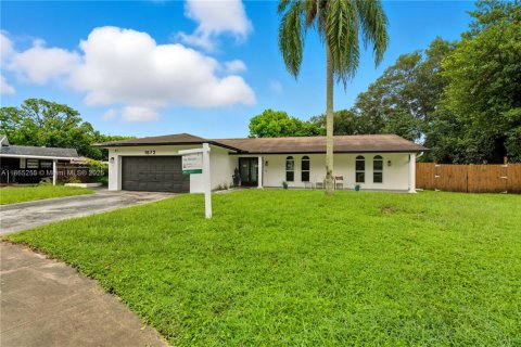 Villa ou maison à vendre à Miami Gardens, Floride: 4 chambres, 267.28 m2 № 1892910 - photo 3