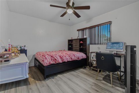 Villa ou maison à vendre à Miami Gardens, Floride: 4 chambres, 267.28 m2 № 1892910 - photo 21