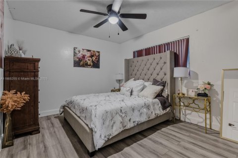 Villa ou maison à vendre à Miami Gardens, Floride: 4 chambres, 267.28 m2 № 1892910 - photo 23