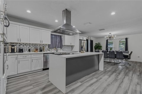 Villa ou maison à vendre à Miami Gardens, Floride: 4 chambres, 267.28 m2 № 1892910 - photo 11