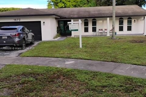Casa en venta en Miami Gardens, Florida, 3 dormitorios, 267.28 m2 № 1892910 - foto 2